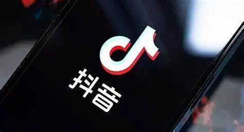抖音直播间低价旅游团乱象频出，消费者需警惕流量盛宴与消费陷阱