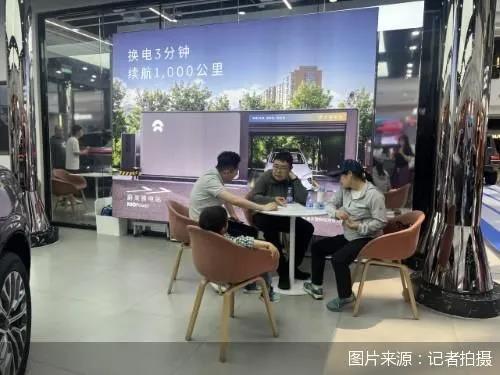 各大车企开抢“京标”客户，有的已推出万元优惠…销售称“顾不上喝水”