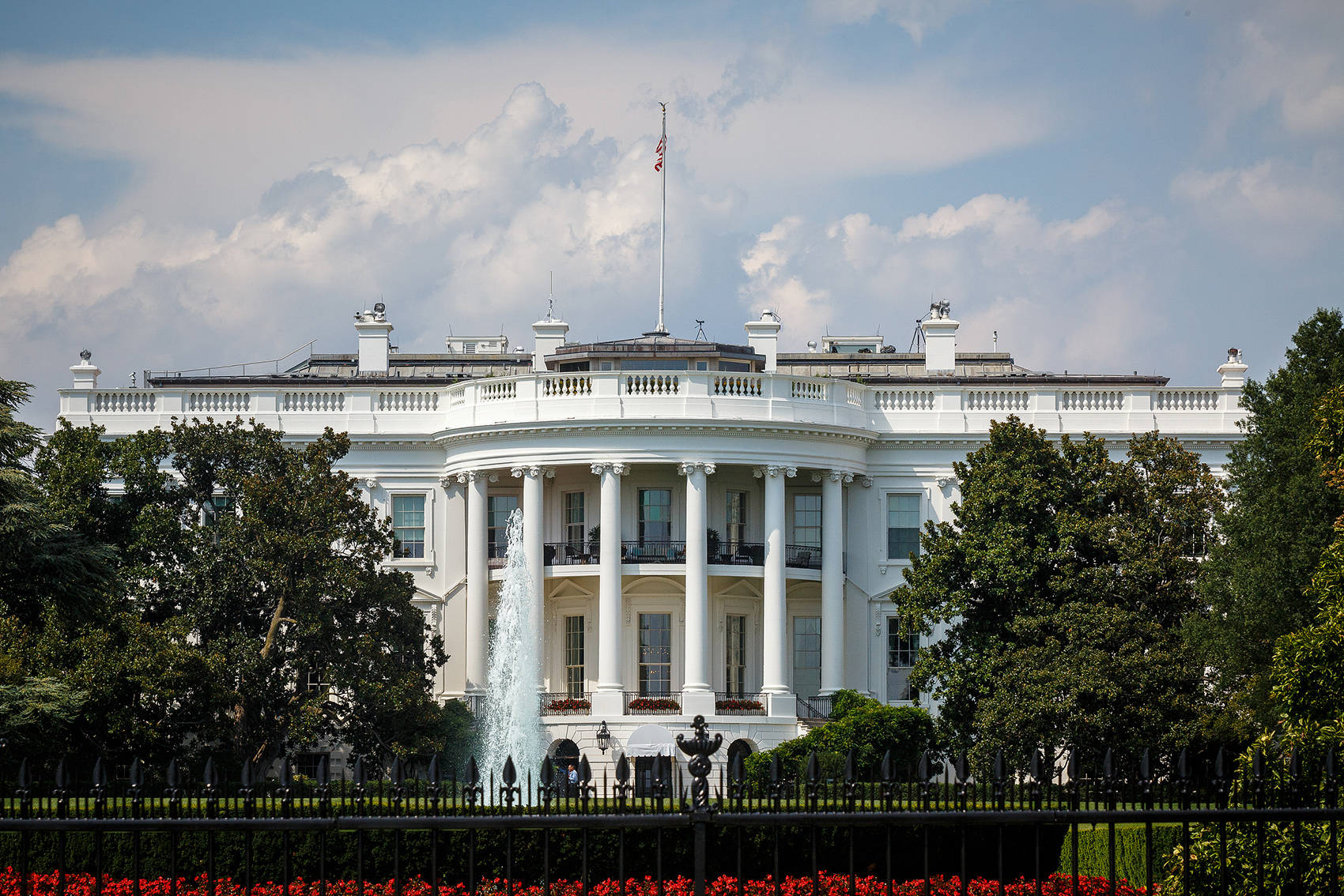 特朗普签署！这些人员被实施全面入境限制，15个国家人员被实施部分入境限制 