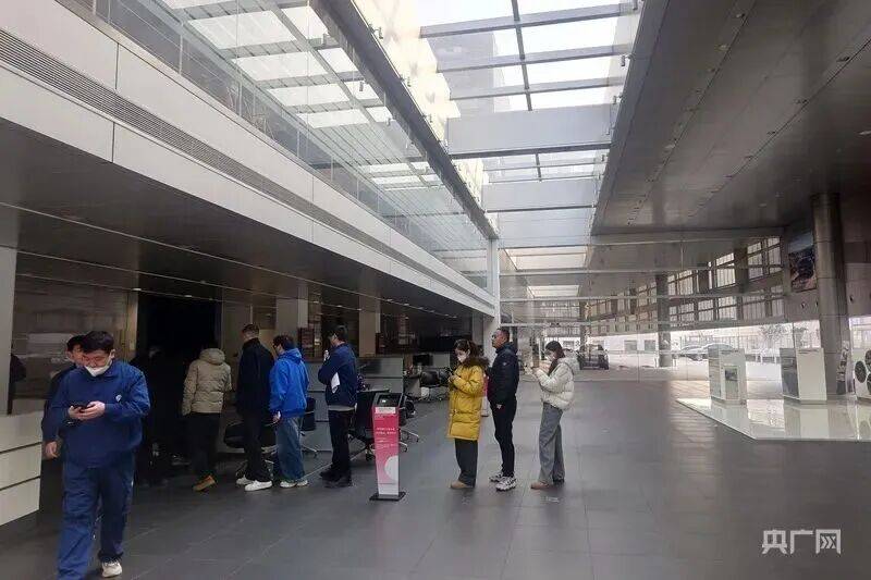 多地保时捷4S店“跑路”？母公司否认：经营困难，员工放假，薪酬按最低生活标准发放 