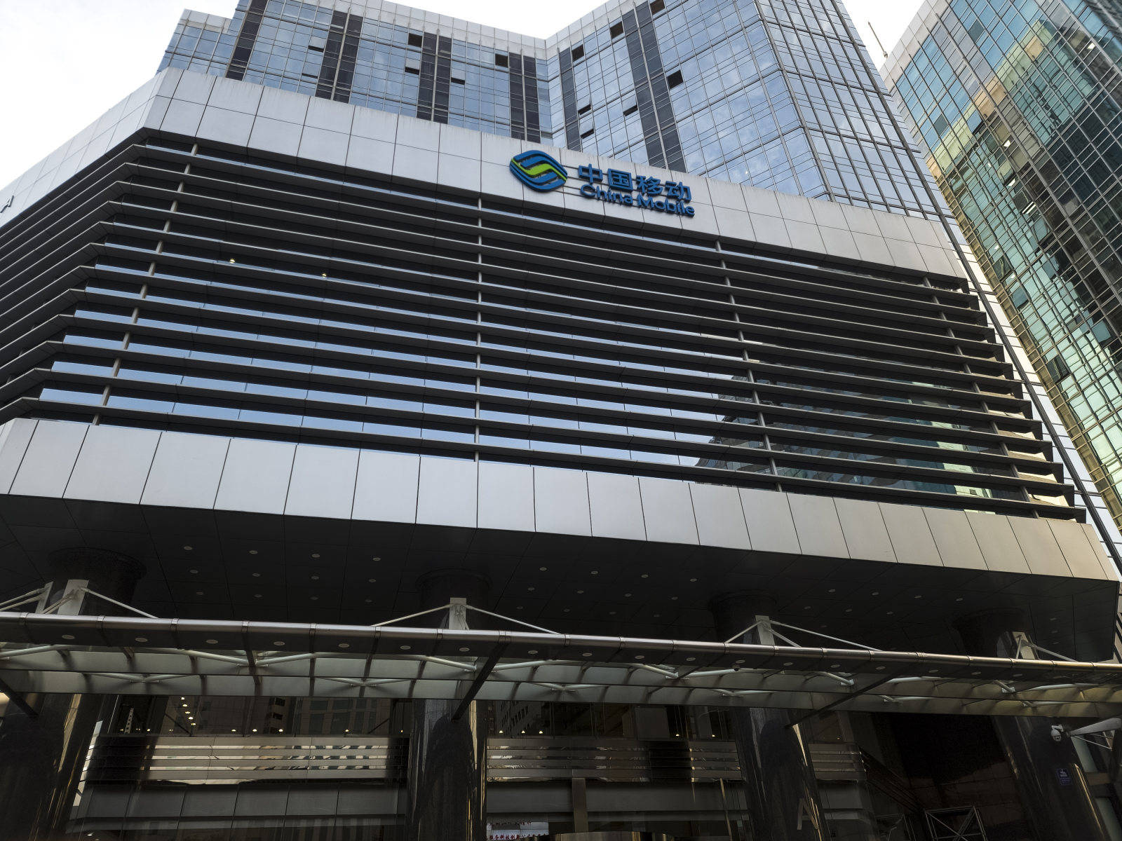 2026年一季度净利润同比下降4.2%！中国移动加快从流量经营向Token经营转型 